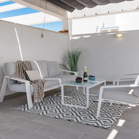 Luxury Penthouse With Beautiful Rooftop At Location Appartamento *